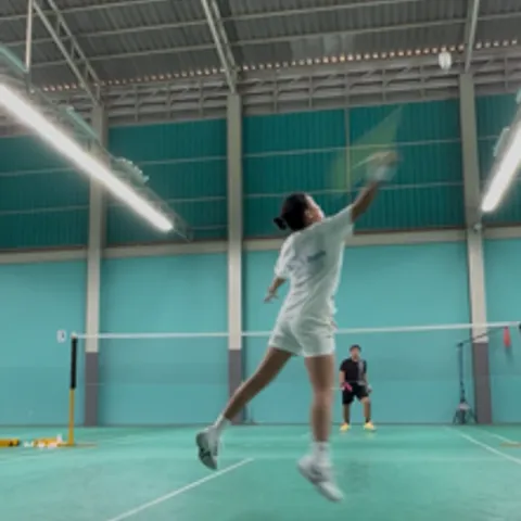 Play single- Badminton BKK