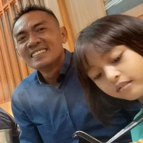 Om samTenis couch cilegon