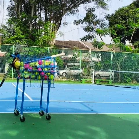 R🌈 TENNIS