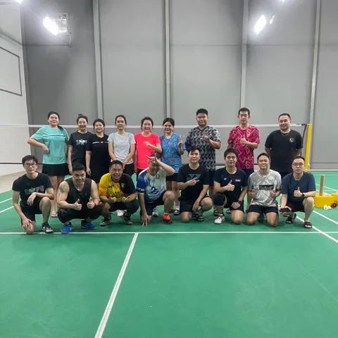 Holy Smash Badminton