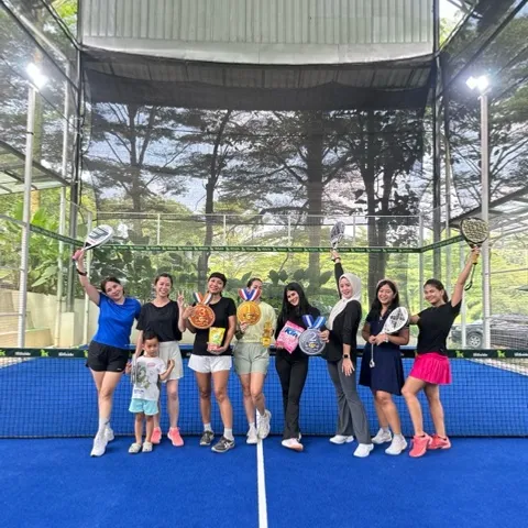 Happy hits Padel