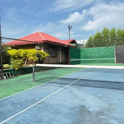 COMMANDER TENNIS CLUB