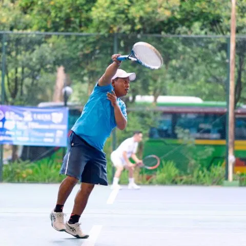 TAHES TENIS