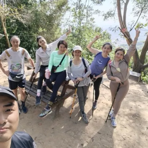MOVE TOGETHER - Hiking 