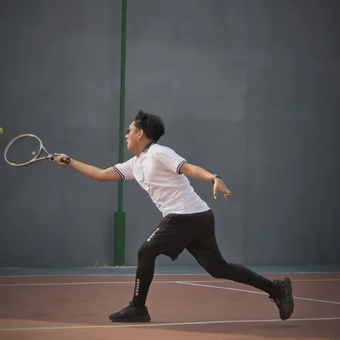 Slow tennis pulang kantor