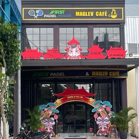 First padel house