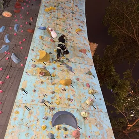 Panjat Dinding Plaza Festival