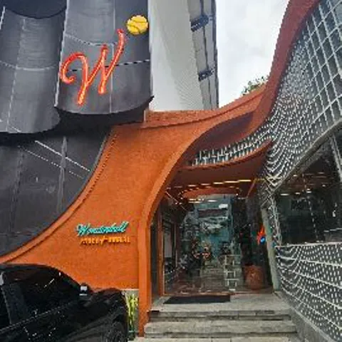 Wonderball Padel + Social