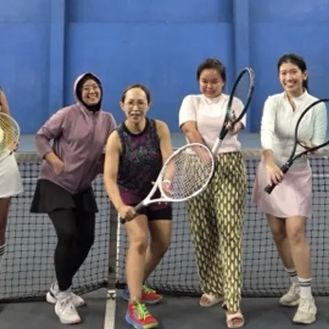 GADIS (Gabungan Wanita Doyan Tennis) 