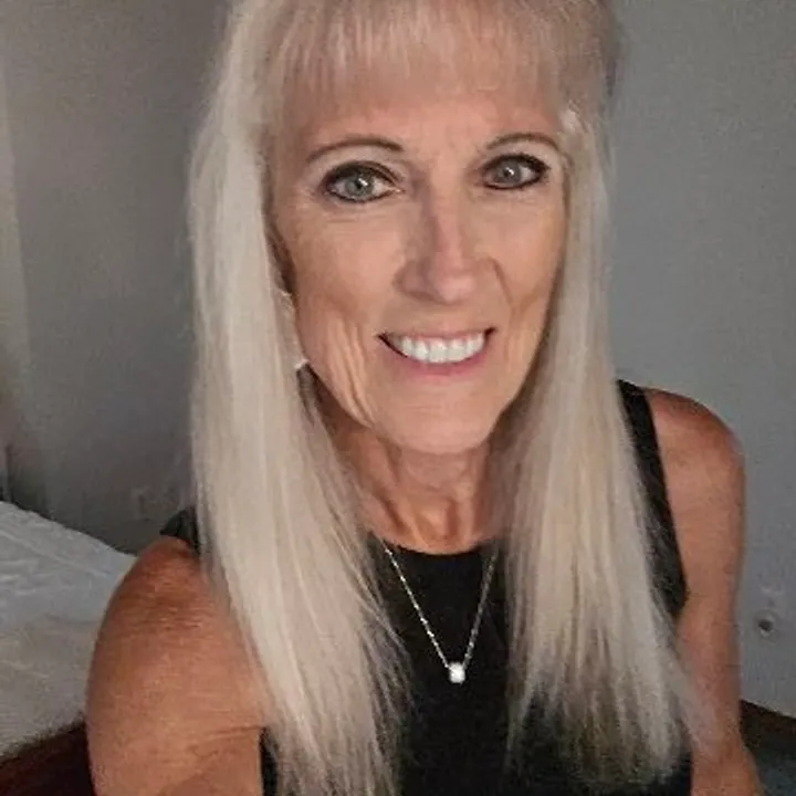 Christine Peloli avatar